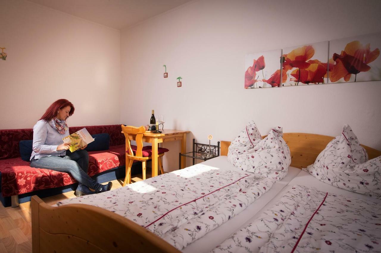 Отель Weingut Familie Krell Mitterretzbach Экстерьер фото